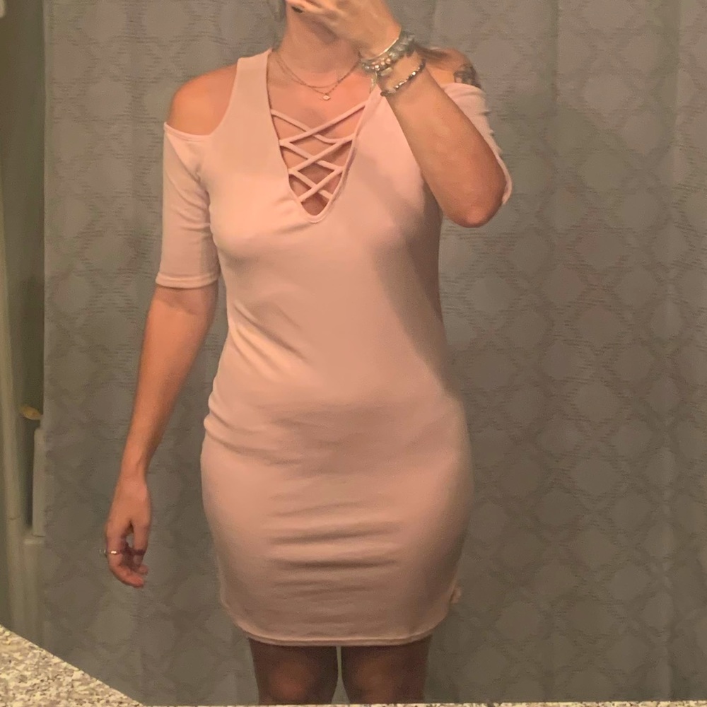Light pink bodycon dress with stretchy material - Size M
